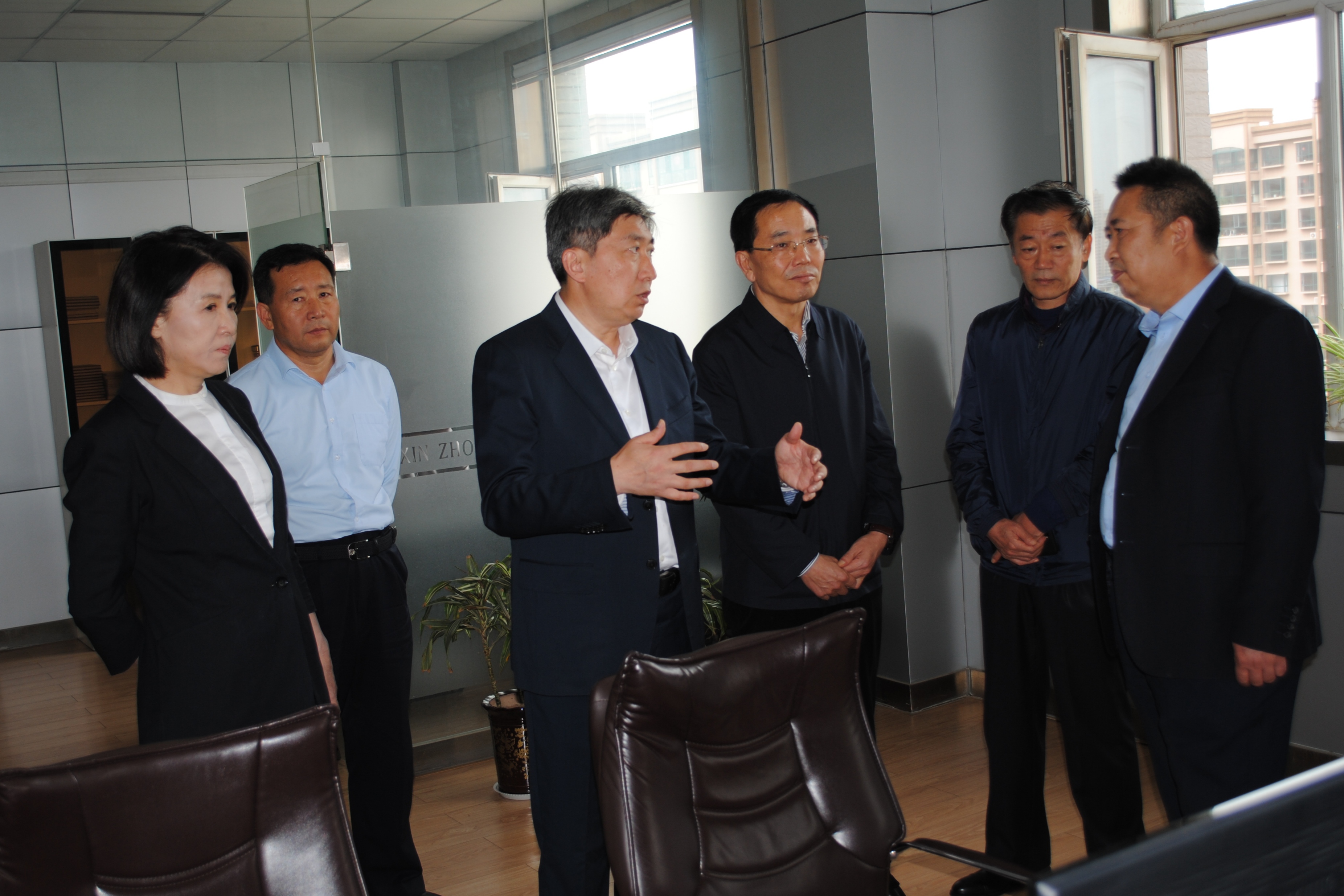 忻州市委副書記、市長朱曉東檢查國慶、中秋長假供水安全生產(chǎn)工作.jpg