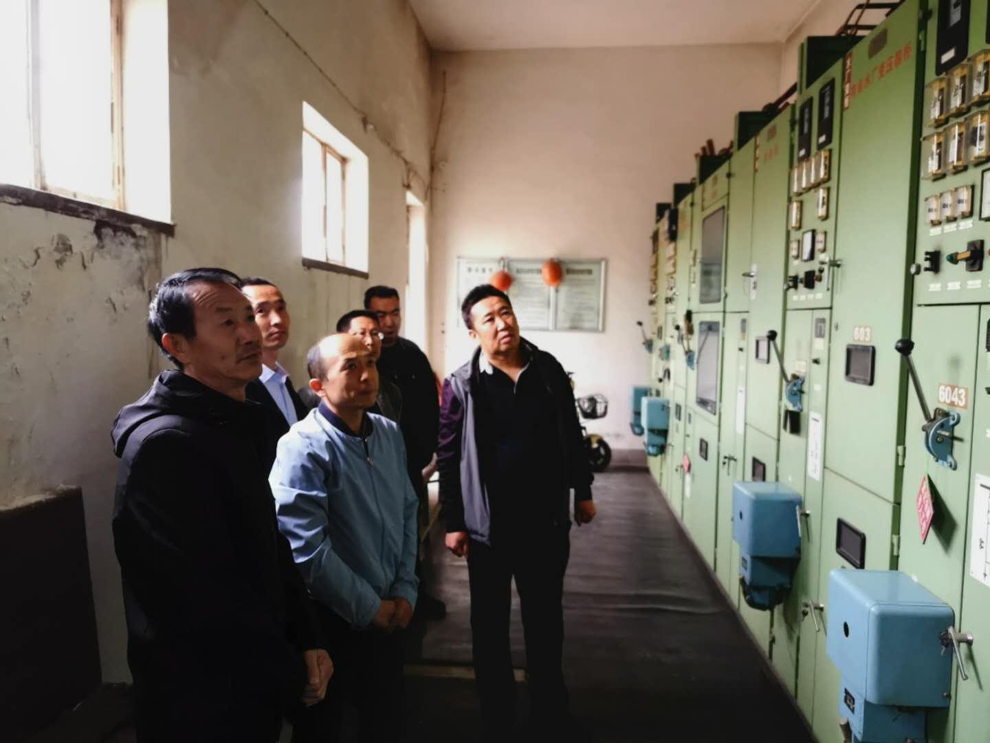 公司總經(jīng)理王建人在供水、污水生產(chǎn)一線開展風(fēng)險隱患排查.jpg
